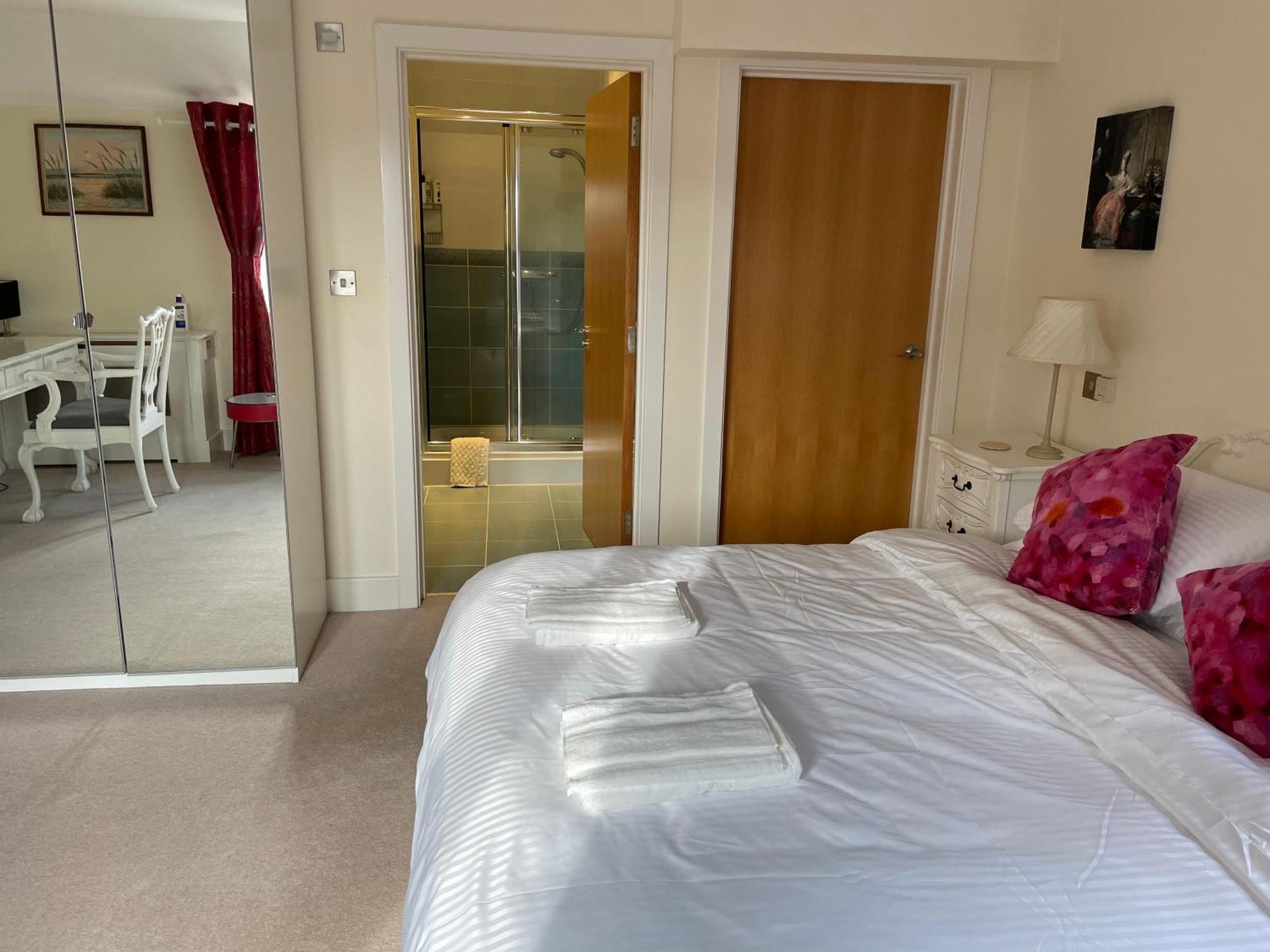 Top Floor En-Suite Double Bedrooms With Great View Of Windsor Castle & Free Parking Dış mekan fotoğraf