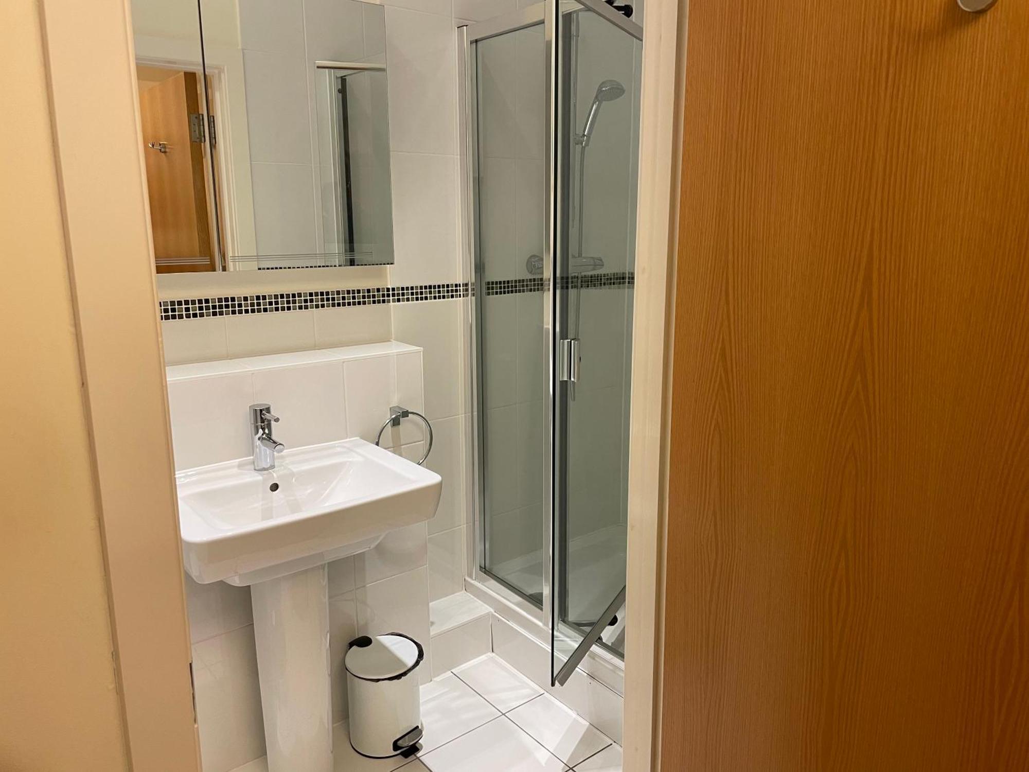 Top Floor En-Suite Double Bedrooms With Great View Of Windsor Castle & Free Parking Dış mekan fotoğraf