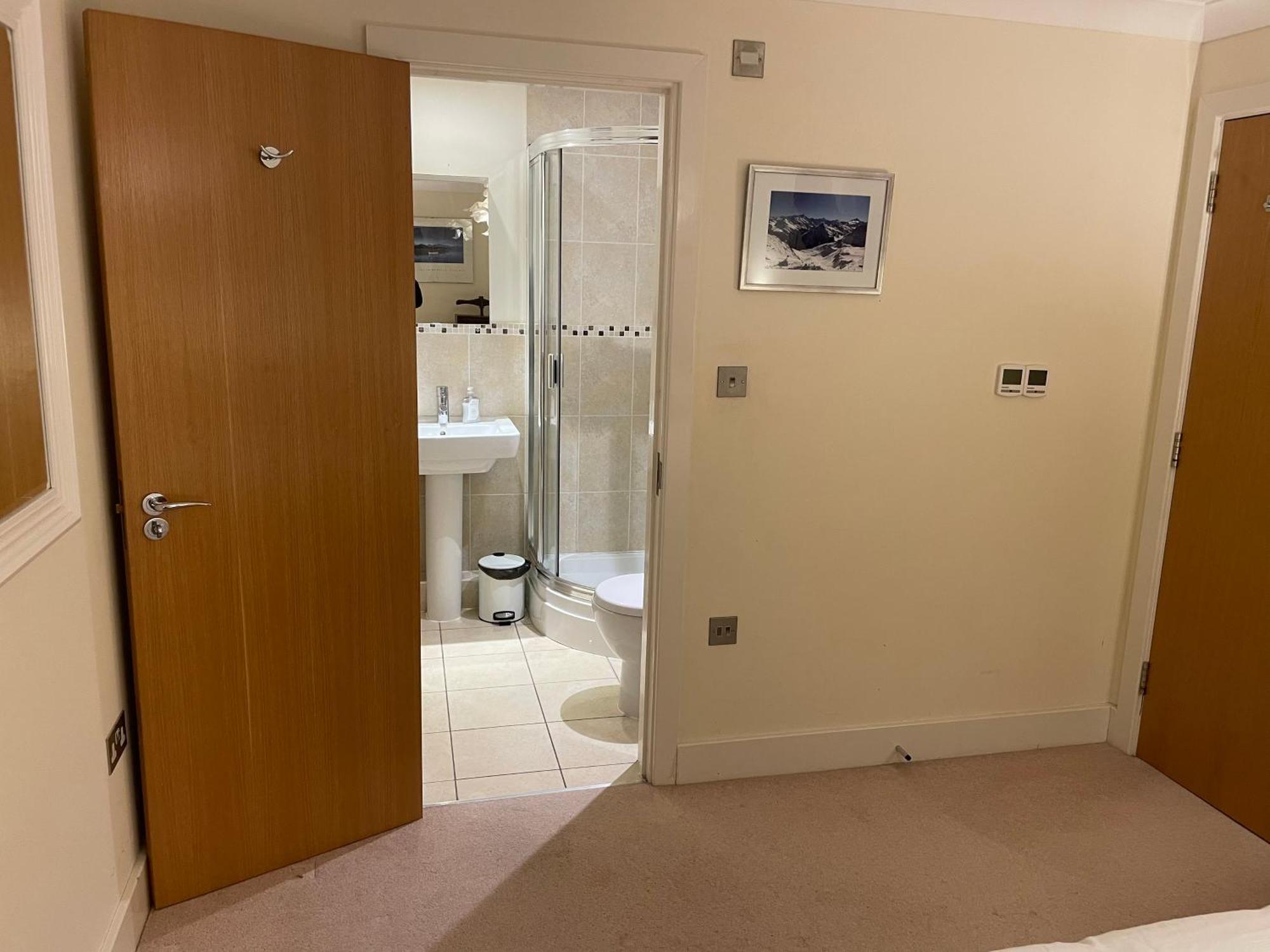 Top Floor En-Suite Double Bedrooms With Great View Of Windsor Castle & Free Parking Dış mekan fotoğraf
