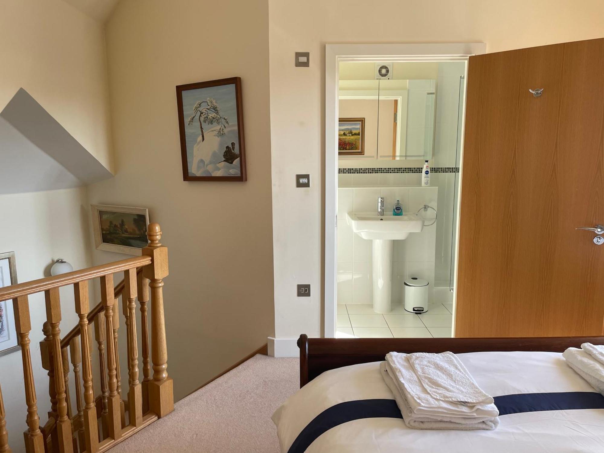 Top Floor En-Suite Double Bedrooms With Great View Of Windsor Castle & Free Parking Dış mekan fotoğraf