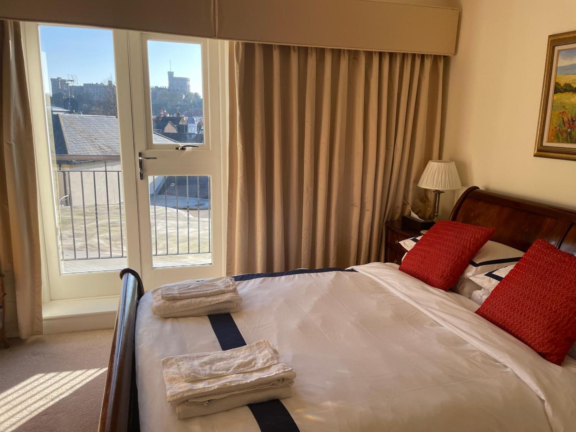 Top Floor En-Suite Double Bedrooms With Great View Of Windsor Castle & Free Parking Dış mekan fotoğraf