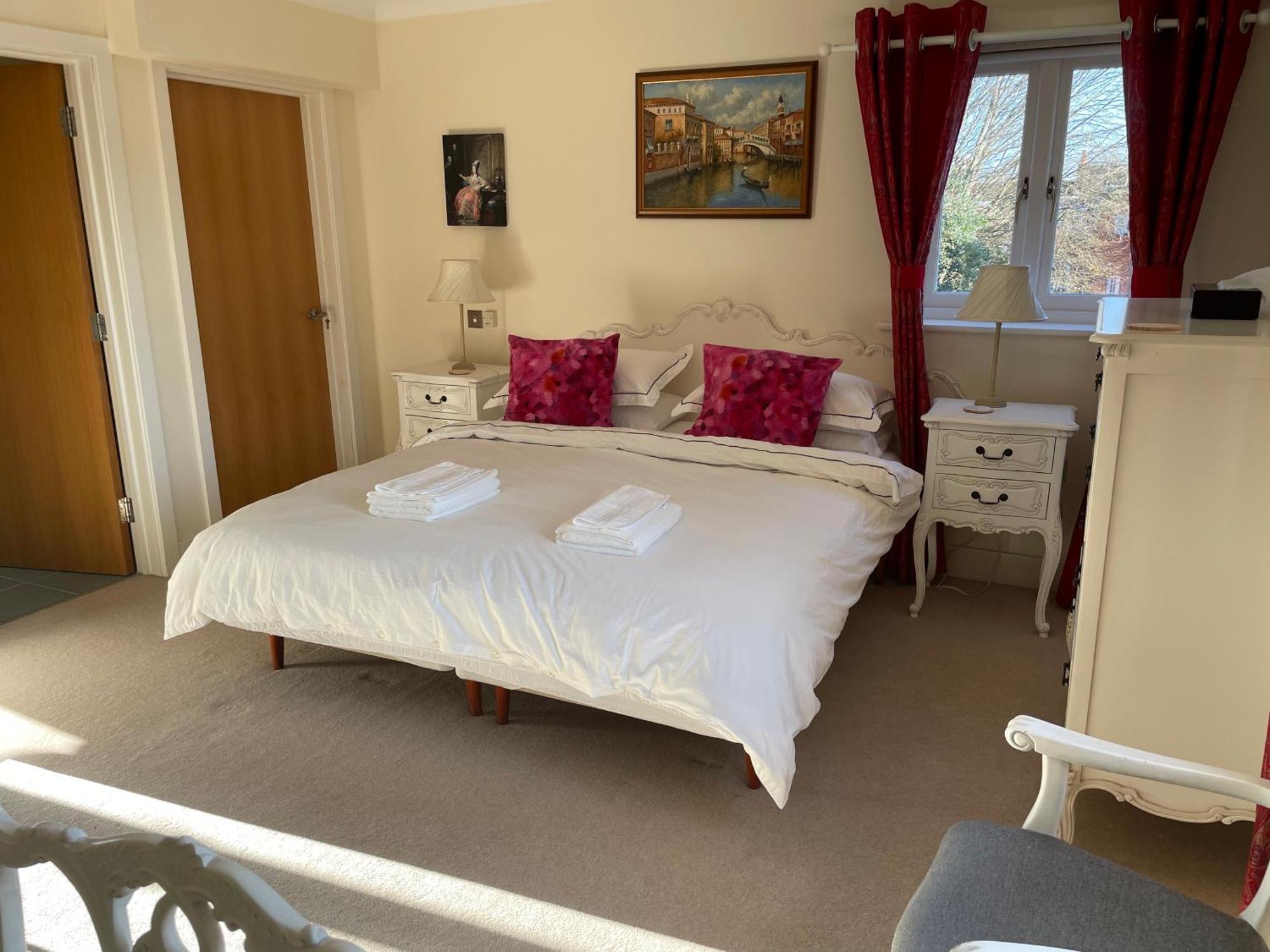 Top Floor En-Suite Double Bedrooms With Great View Of Windsor Castle & Free Parking Dış mekan fotoğraf