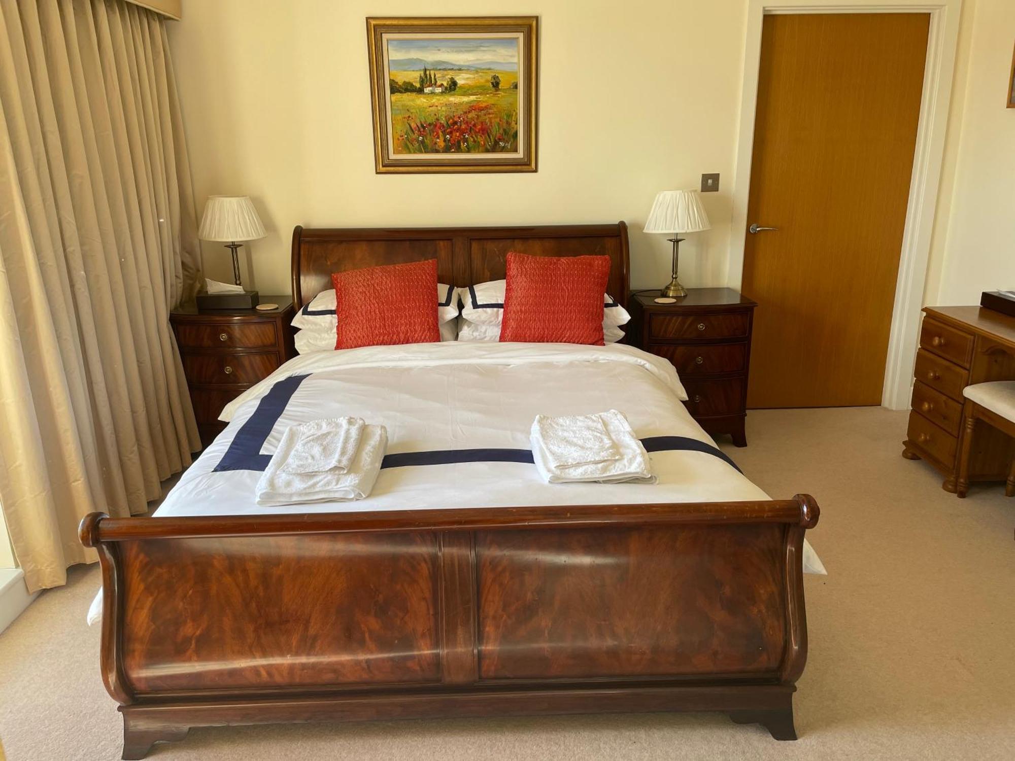 Top Floor En-Suite Double Bedrooms With Great View Of Windsor Castle & Free Parking Dış mekan fotoğraf