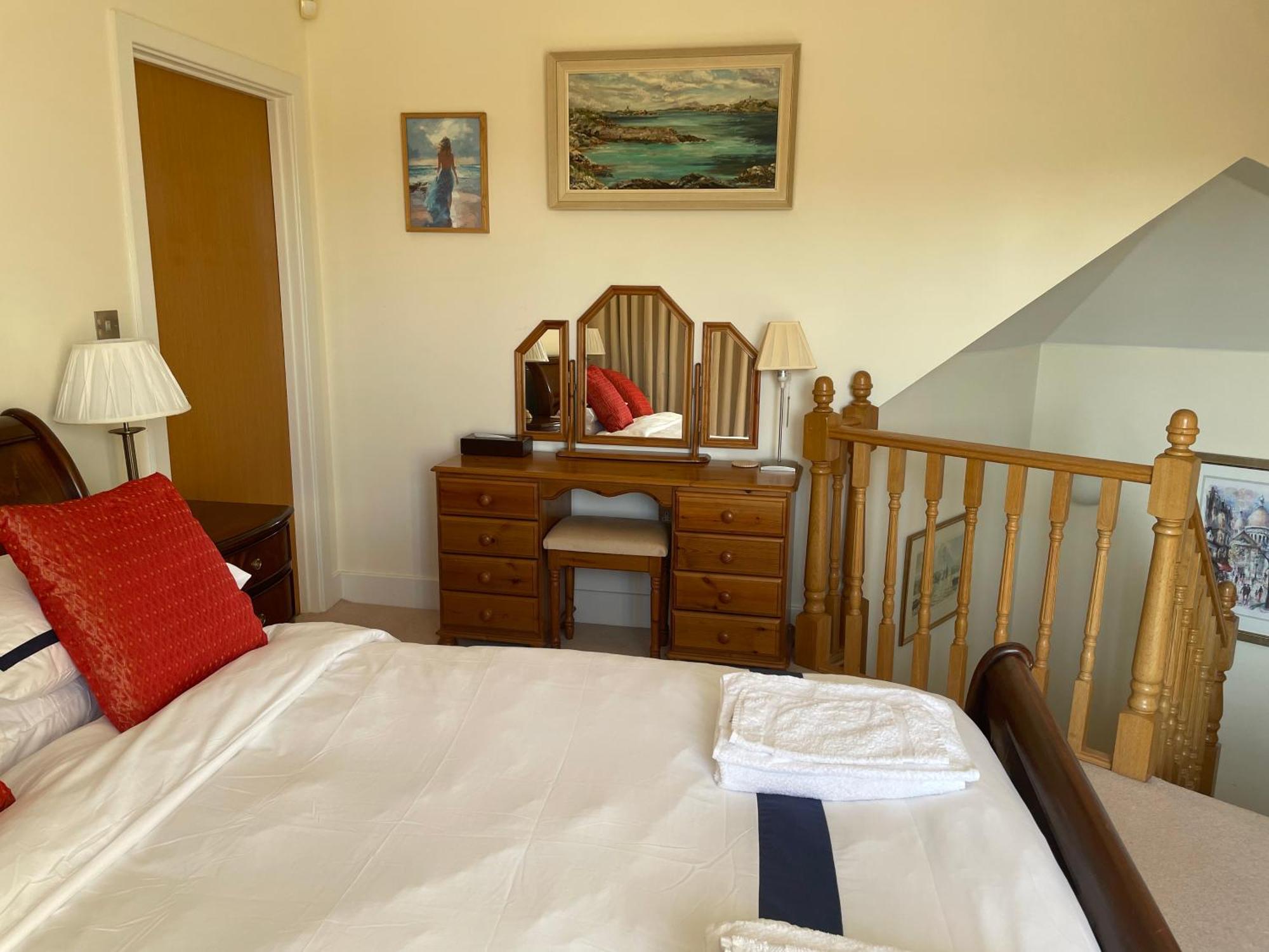Top Floor En-Suite Double Bedrooms With Great View Of Windsor Castle & Free Parking Dış mekan fotoğraf