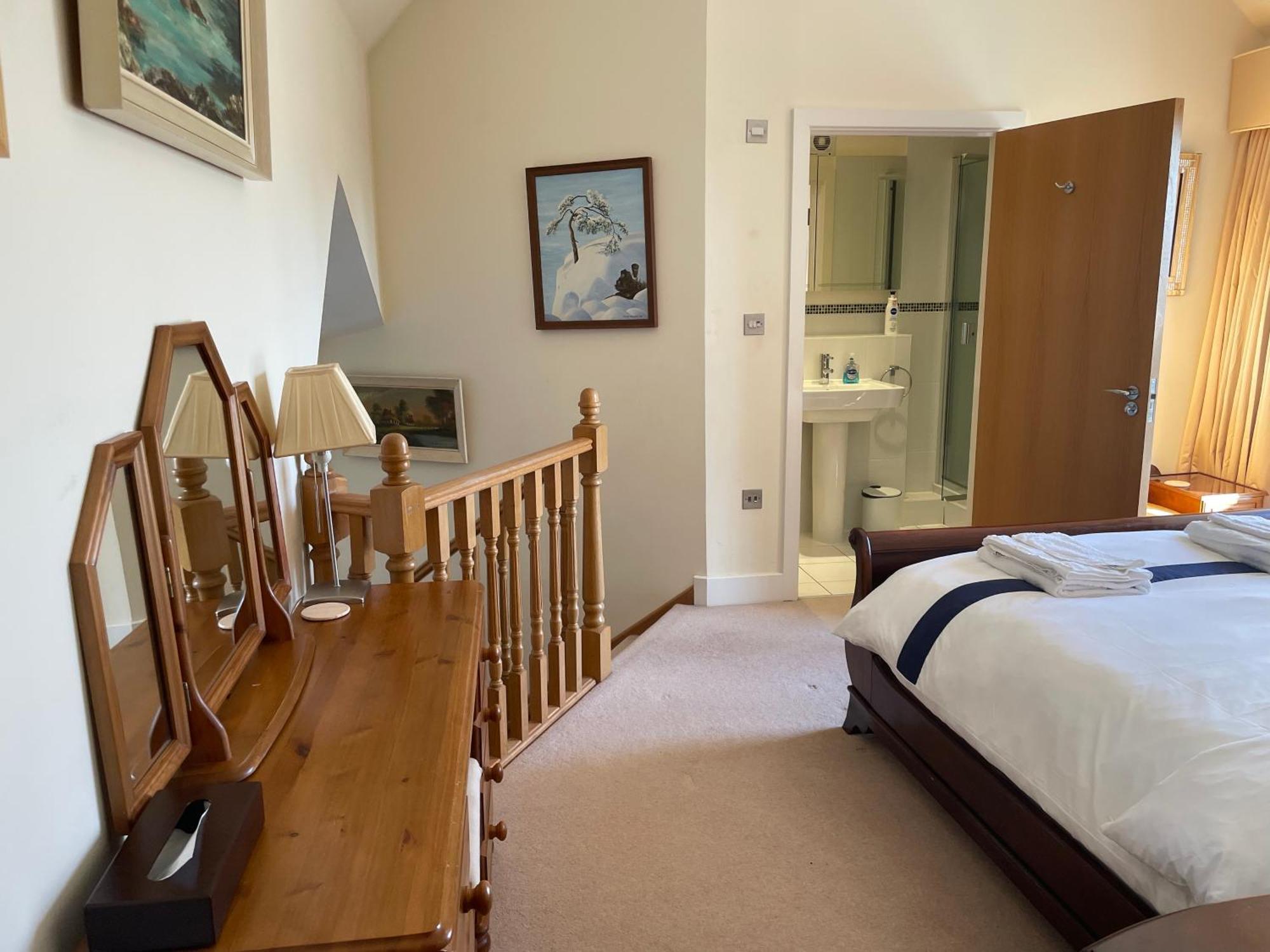 Top Floor En-Suite Double Bedrooms With Great View Of Windsor Castle & Free Parking Dış mekan fotoğraf