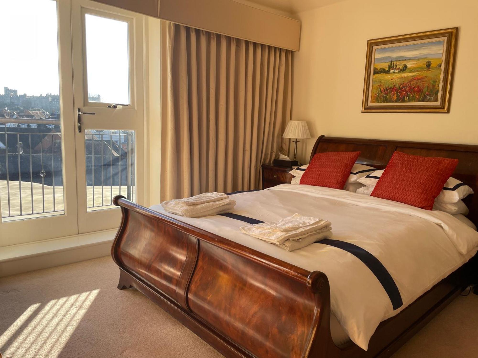 Top Floor En-Suite Double Bedrooms With Great View Of Windsor Castle & Free Parking Dış mekan fotoğraf