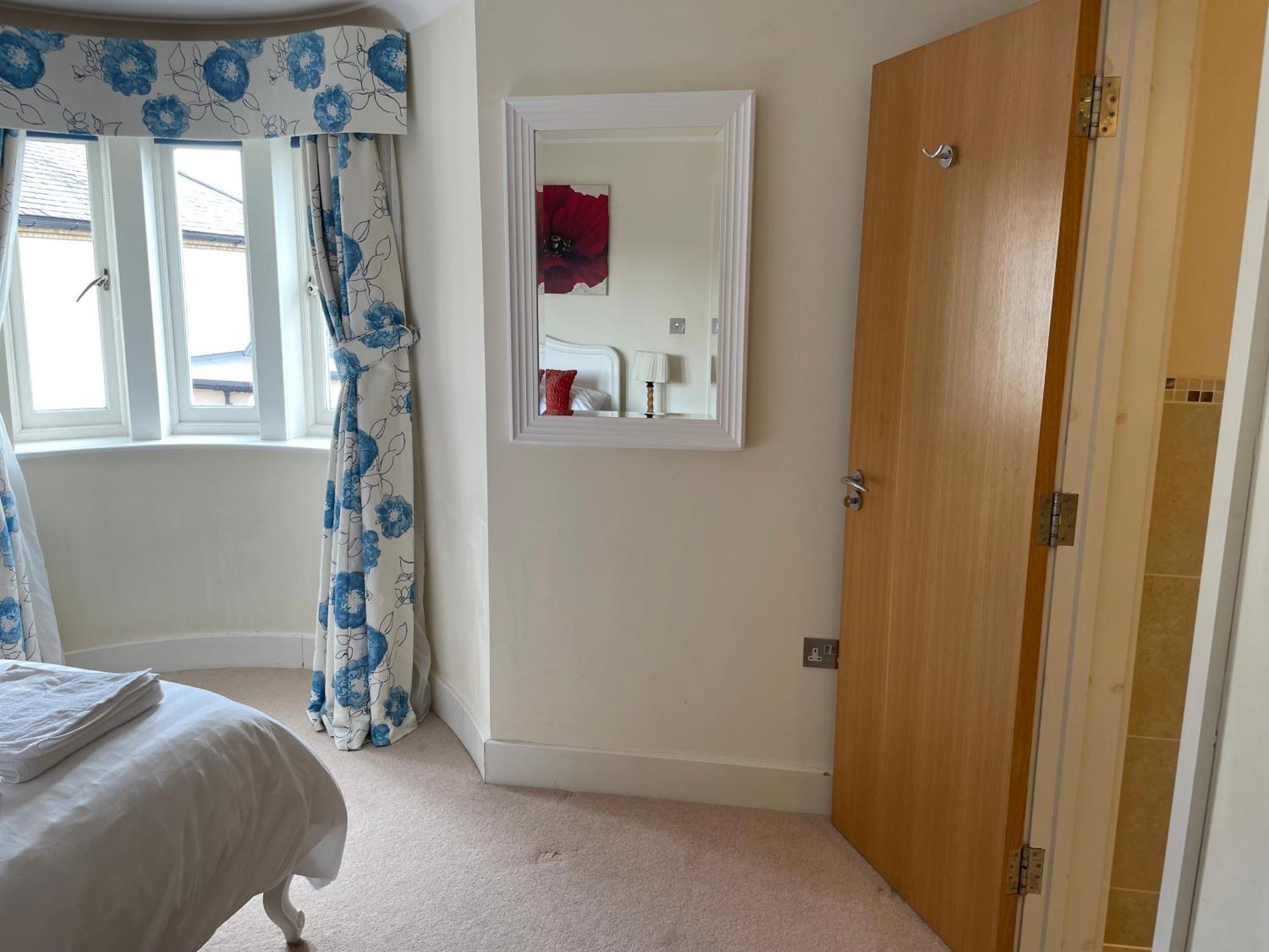 Top Floor En-Suite Double Bedrooms With Great View Of Windsor Castle & Free Parking Dış mekan fotoğraf