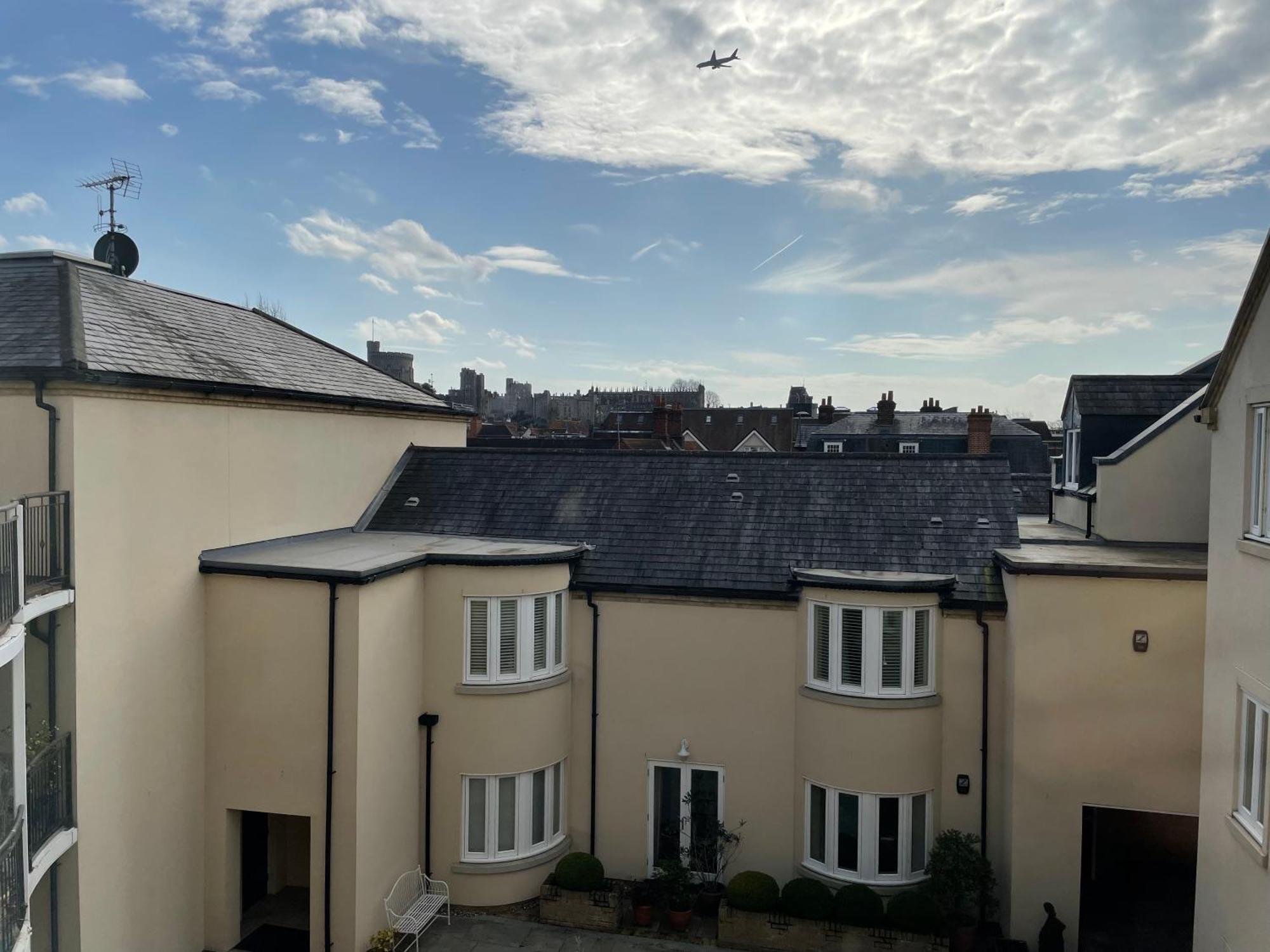 Top Floor En-Suite Double Bedrooms With Great View Of Windsor Castle & Free Parking Dış mekan fotoğraf