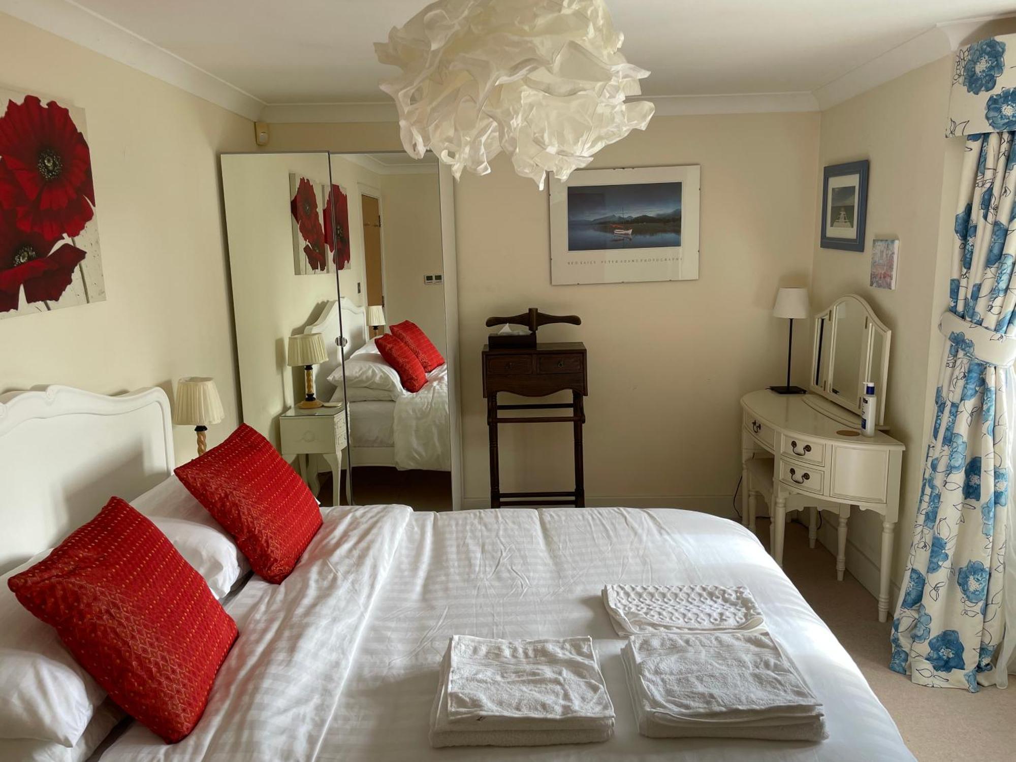 Top Floor En-Suite Double Bedrooms With Great View Of Windsor Castle & Free Parking Dış mekan fotoğraf